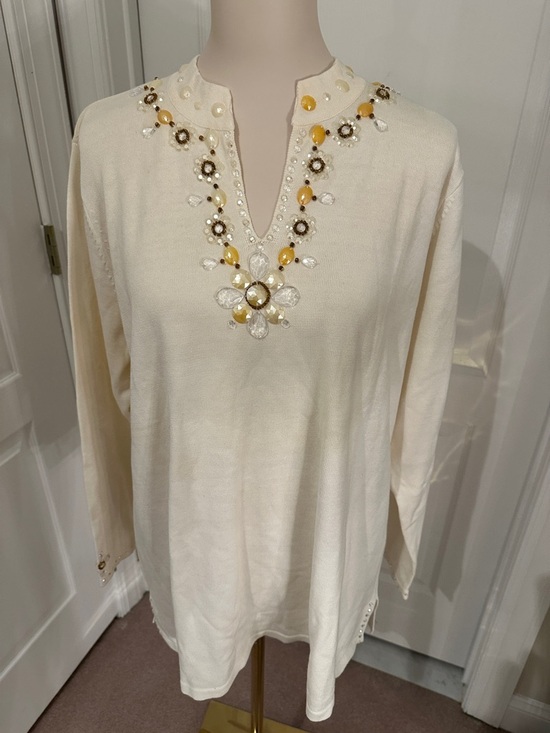 The Quaker Factory Tops - Vintage Quaker Factory Embellished Cream V-Neck Women’s Top Size 1X